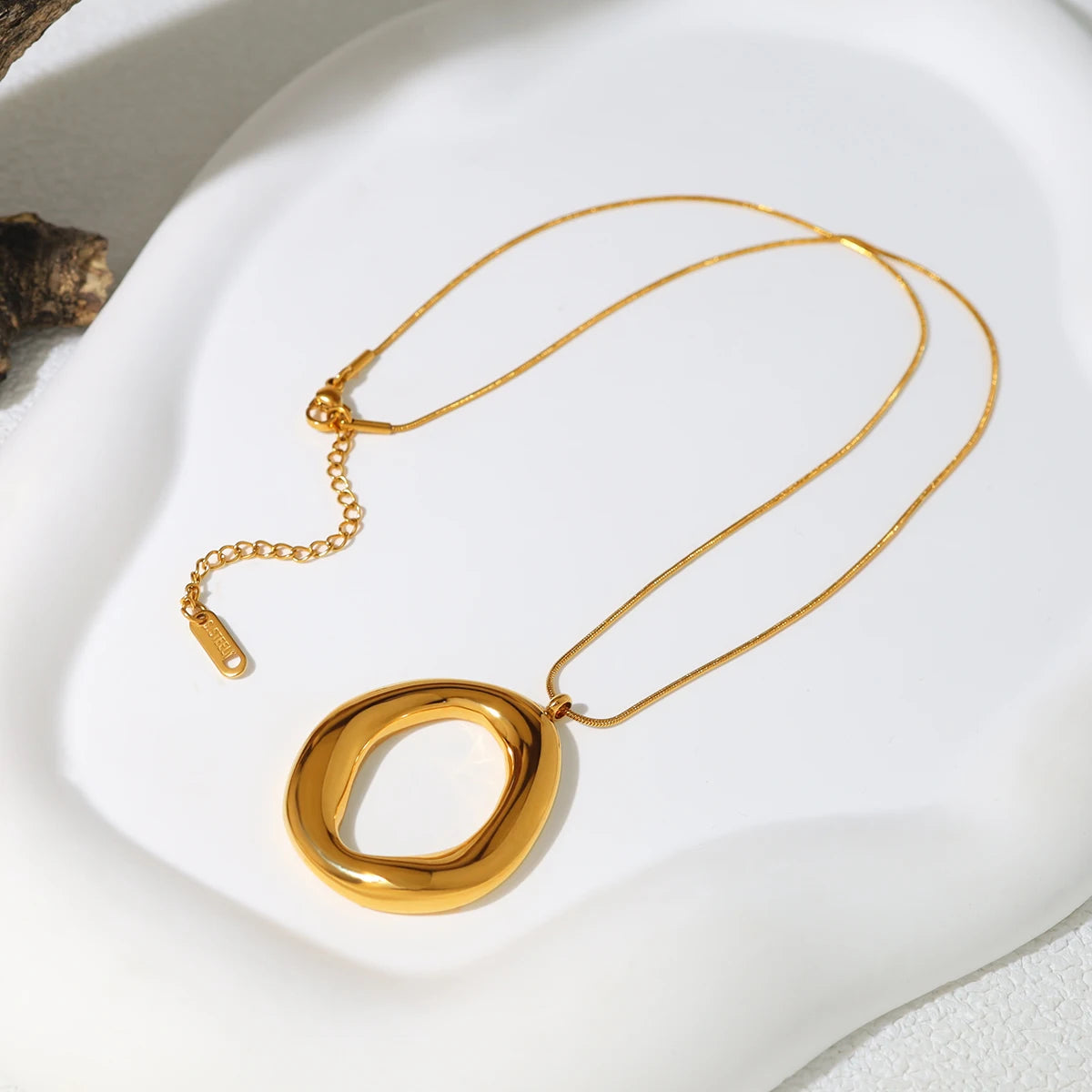 Irregular Pendant Necklace – 18k Gold Plated