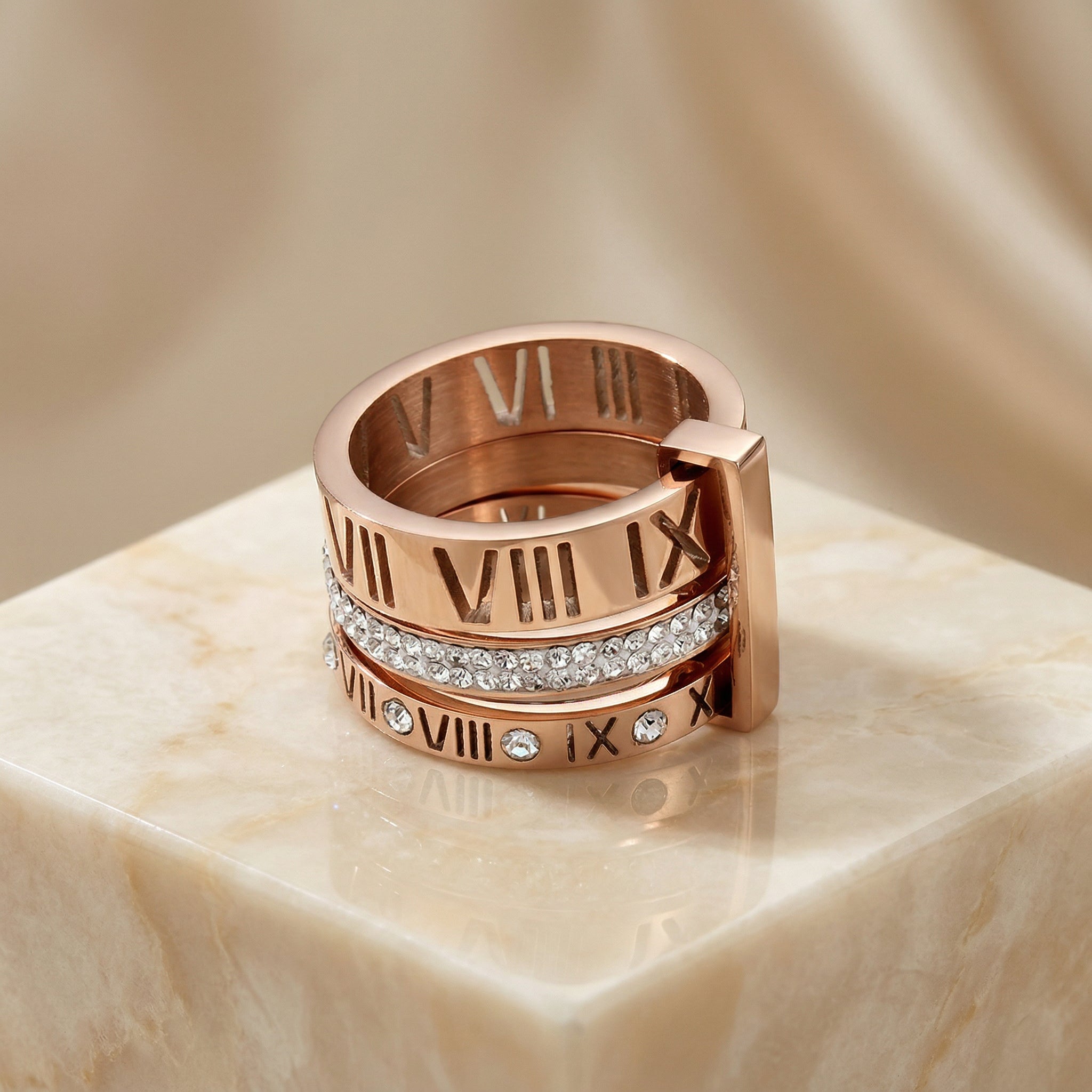 Roman Spinner Ring – Crystal Design